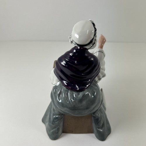 Vintage Royal Doulton 1957 Schoolmarm H.N. 2223 Figurine - Picture 9 of 15