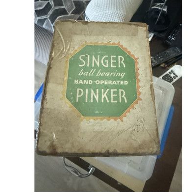 Singer Ball Bearing Hand-Operated Pinking Shears, Vintage Original