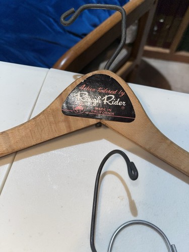 Vintage Lot Adult Clothing Hangers 17 plastic/metal and 1 wood - Picture 6 of 13