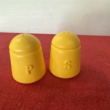 VINTAGE STEP 2 PRETEND PLAY YELLOW  SALT & PEPPER SHAKERS 2 1/2" TALL