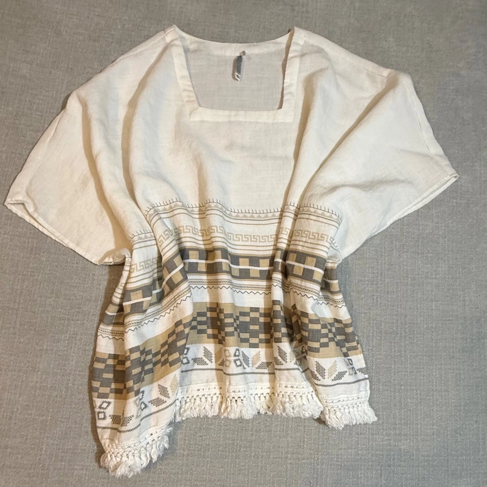 Monoreno Women Small Boho Poncho Top White Geometric Fringe Hem Beach Coverup