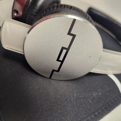 Auriculares Sol Republic Tracks HD con cable en la oreja PROBADOS - Imagen 5 de 12