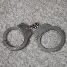 Smith & Wesson Handcuffs Made in USA w/ Gould & Goodrich Case B70W Police