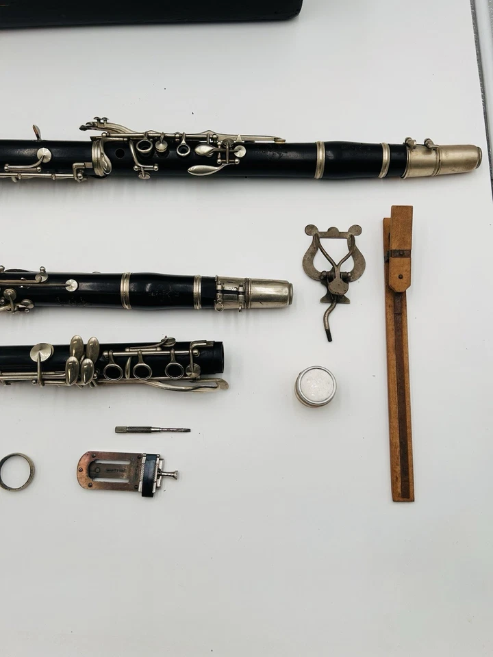 Vintage H Selmer Paris Clarinet W/Case. Needs Some TLC/Cleaning UNTESTED - Image 4 of 4
