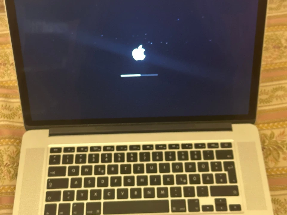 Apple macbook pro 10,1  A1398 2,6GHz i7 ram 8GB, SSD 500 Giga