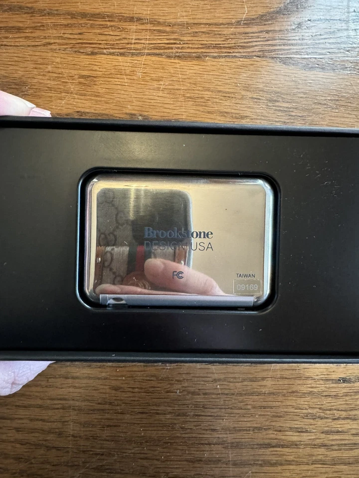 Brookstone Be Digital Pocket Pix Portable Picture Frame with Be Covered Case - Image 4 of 4