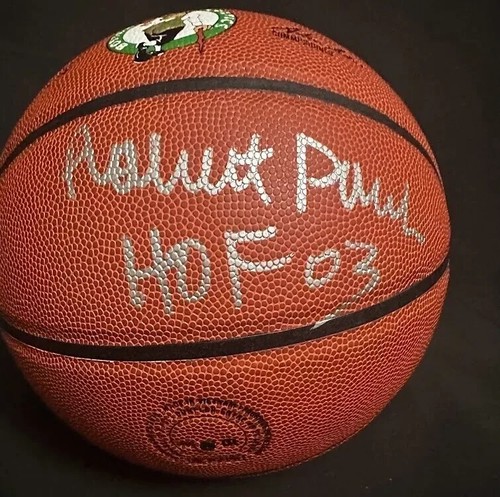 Robert Parish Signed Celtics Logo HOF 03 Basketball With Display Case (Schwartz) - 第 1/8 張圖片