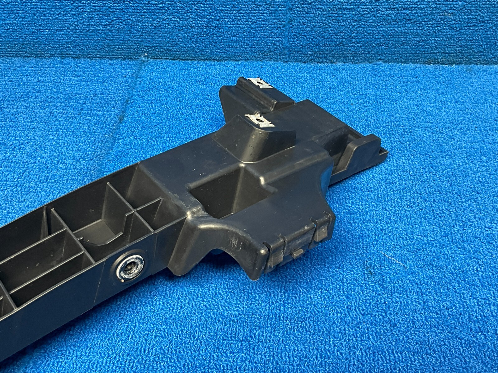 2005 - 2010 BENTLEY CONTINENTAL GTC REAR RIGHT BUMPER HOLDER SUPPORT BRACKET OEM
