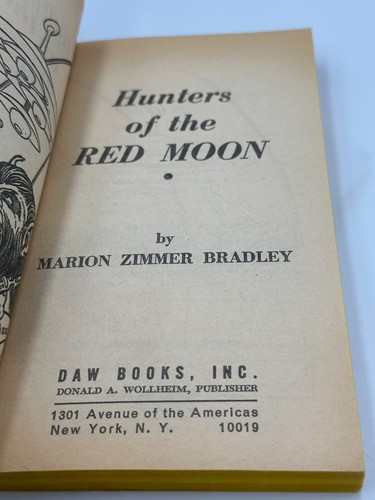 Hunters of the Red Moon Marion Zimmer Bradley 1973 1st Printing DAW PB No. #71 - Picture 6 of 8
