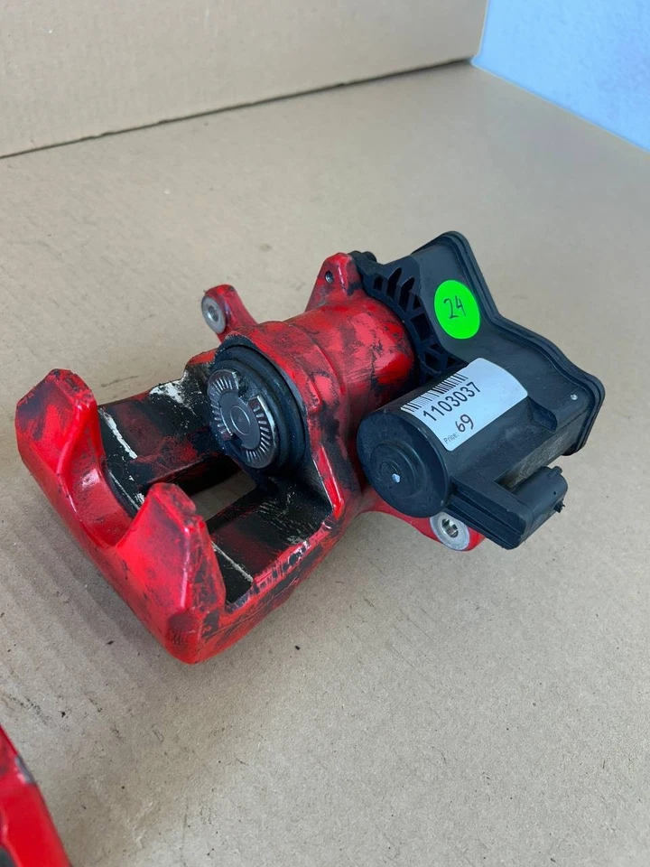 Оригинальный задний суппорт 2020-2025 Tesla Model Y Performance LH/RH 1044623-01-J - Изображение 2 из 4