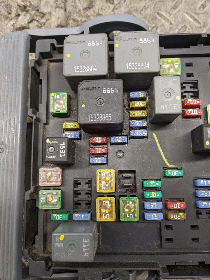 Caixa de fusíveis motor compatível com 07-09 SUBURBAN 1500 1173645 - Imagem 2 de 4