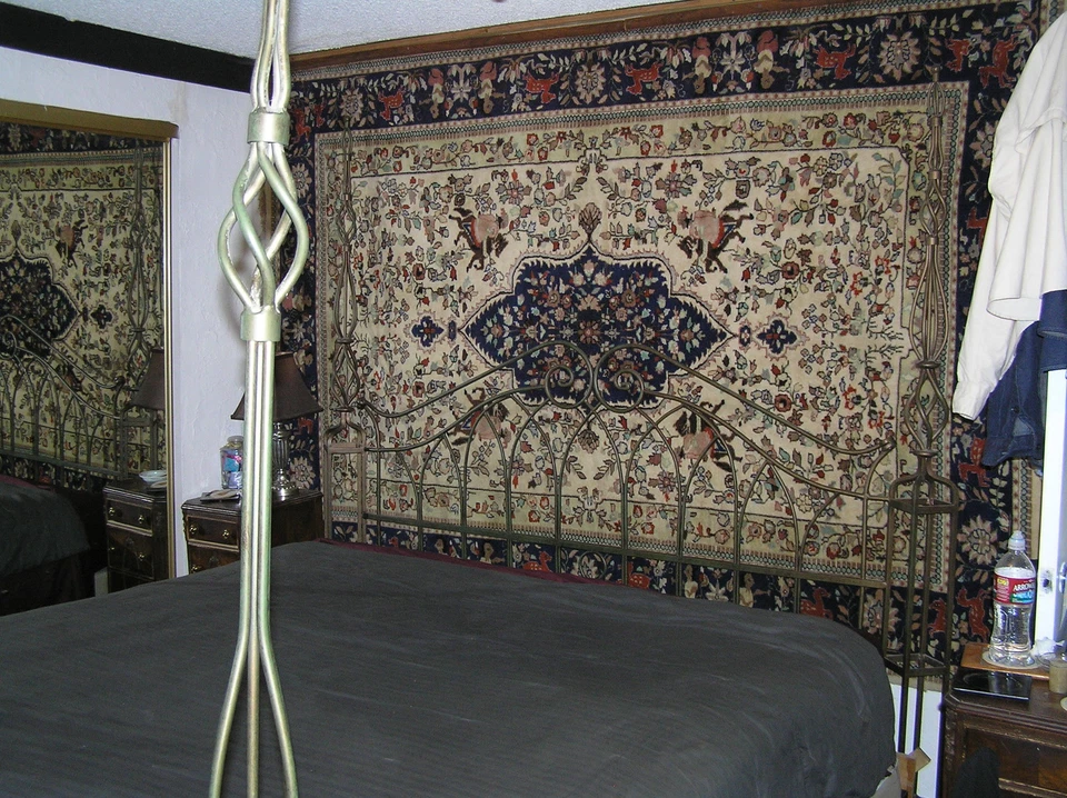 VINTAGE WROUGHT IRON KING SIZE HEADBOARD AND FOOTBOARD SET - Image 4 of 4