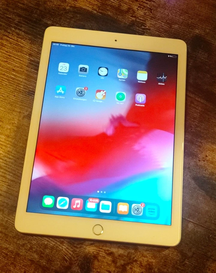 Apple iPad (6th generation) · 32GB · Wi-Fi, Foto 1 von 5