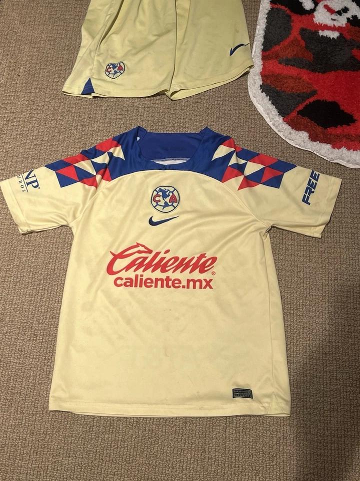Nike Club America Kit Completo Camiseta y Pantalones Cortos 23/24 Hombre Fútbol Talla Mediana Foto 3 de 4