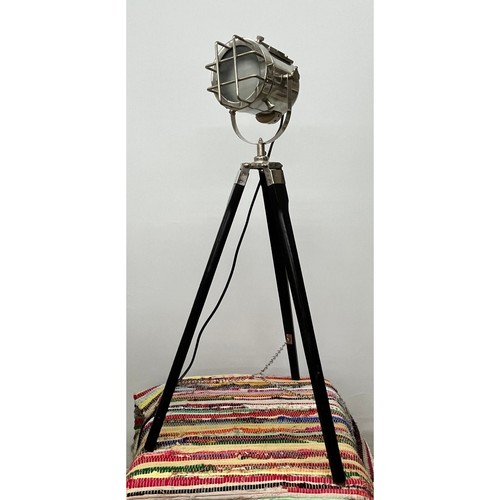 Maritim Industrie Chrom Suchscheinwerfer Tripod Stehlampe Studio Strahler - Bild 2 von 15