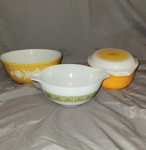 Pyrex Vintage Lot of 3 Casserole Dishes and Mixing Bowl Daisy Sunflower Floral