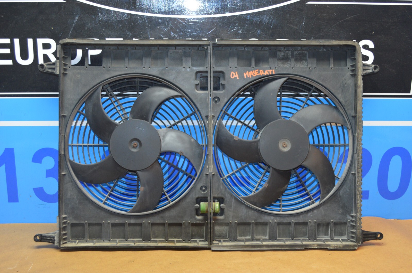 2004 M138 MASERATI M128 GT DUAL RADIATOR COOLING FAN FANS & SHROUD ASSEMBLY