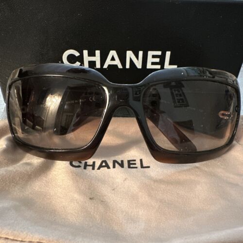 chanel blue glasses