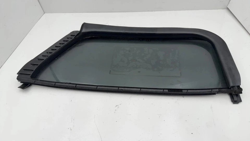 Ventilación trasera cristal/ventana Nissan Frontier 2012 izquierda Foto 2 de 4