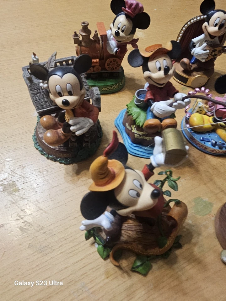 Lote de 10 estatuillas de Mickey de colección de 75 años de Disney Foto 2 de 4