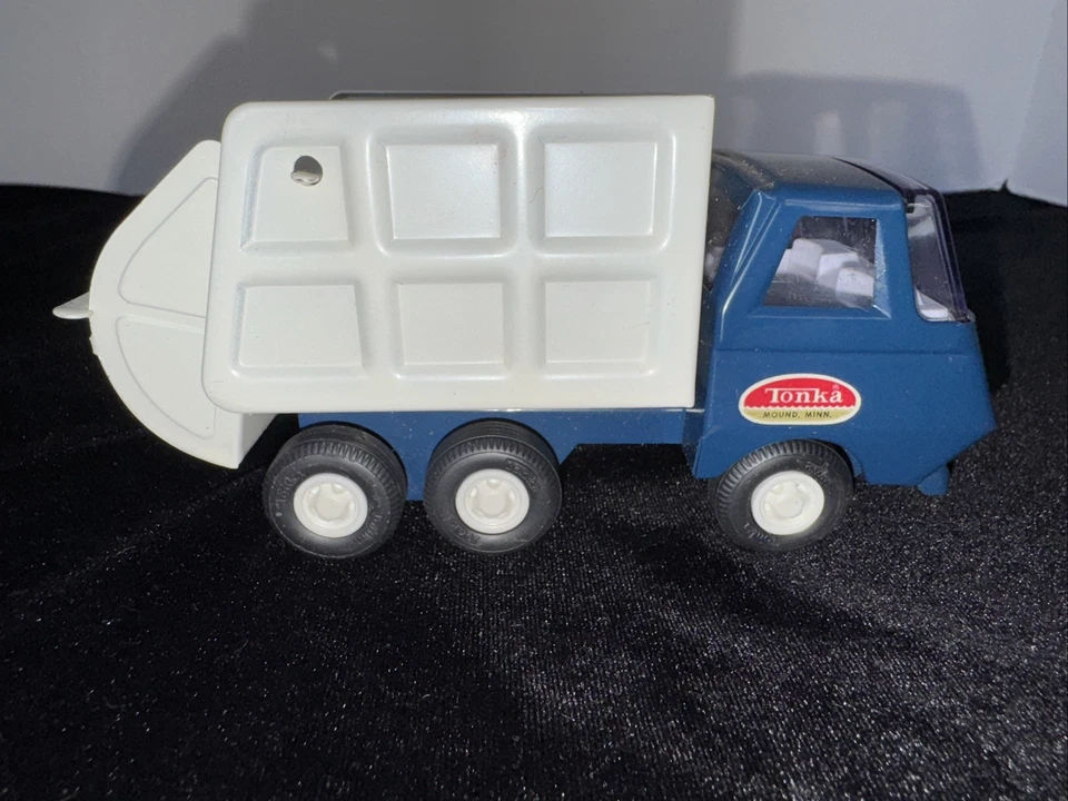 Vintage 1970's Tonka TINY-TONKA Sanitary Service #615 IN BOX Garbage Truck CLEAN - Image 4 of 4