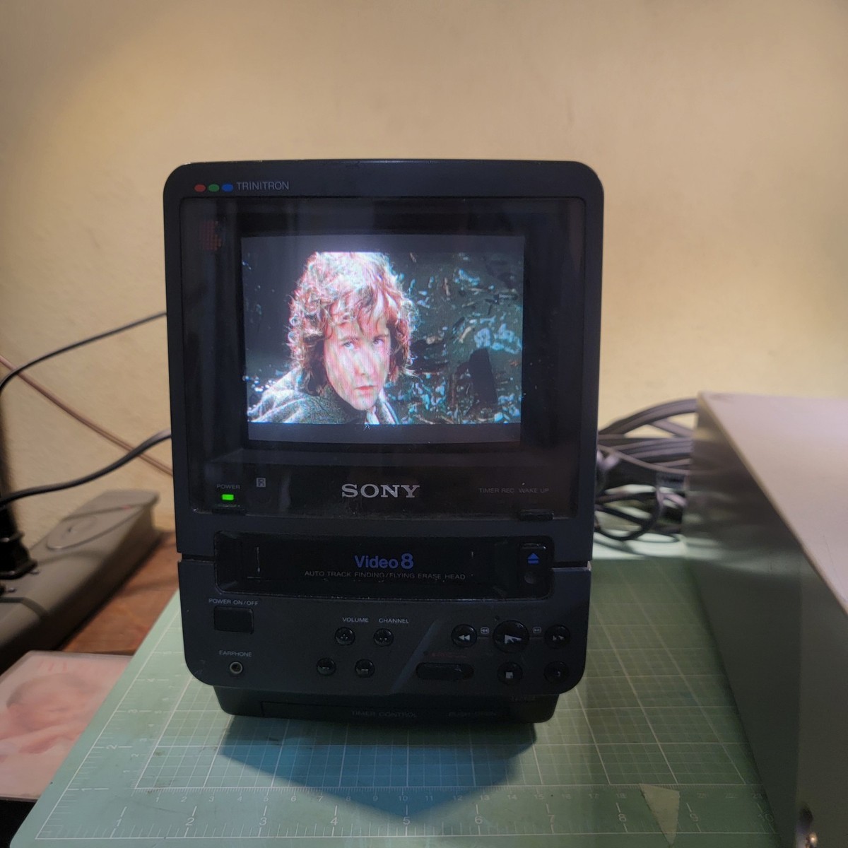 通電のみ確認　SONY Video8 COMBO TV EV-DT1 Sony EV-DT1, the portable Trinitron Video8 TV - YouTube