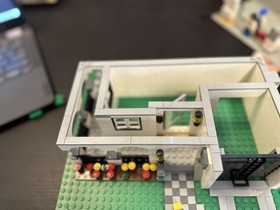 LEGO CREATOR: House (4956) - A LEGO classic! Complete and vaccummed! 