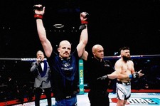 Gunnar Nelson Welterweight UFC MMA Fighter Signed 12x8 Winner Photo + Dealer COA