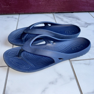Crocs Blue Women s Flip Flop Sandals US 5 Rubber Slip-On Logo Solid