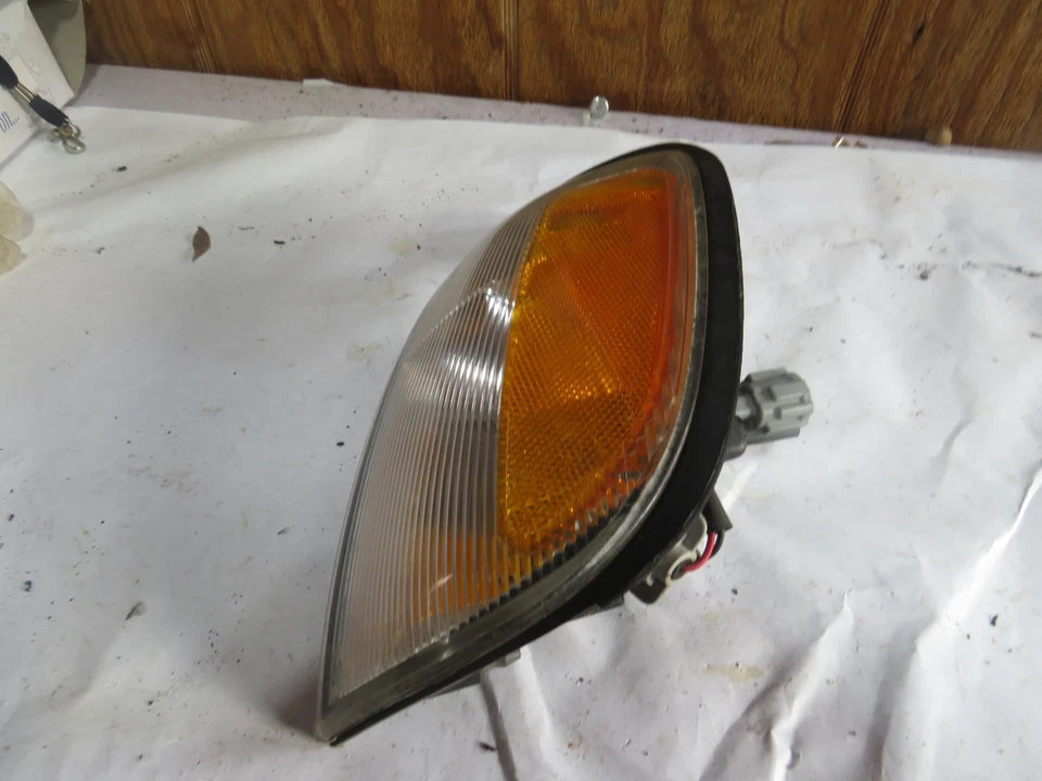 Nissan Frontier 2000 luz marcadora delantera izquierda conductor LH L Foto 3 de 4