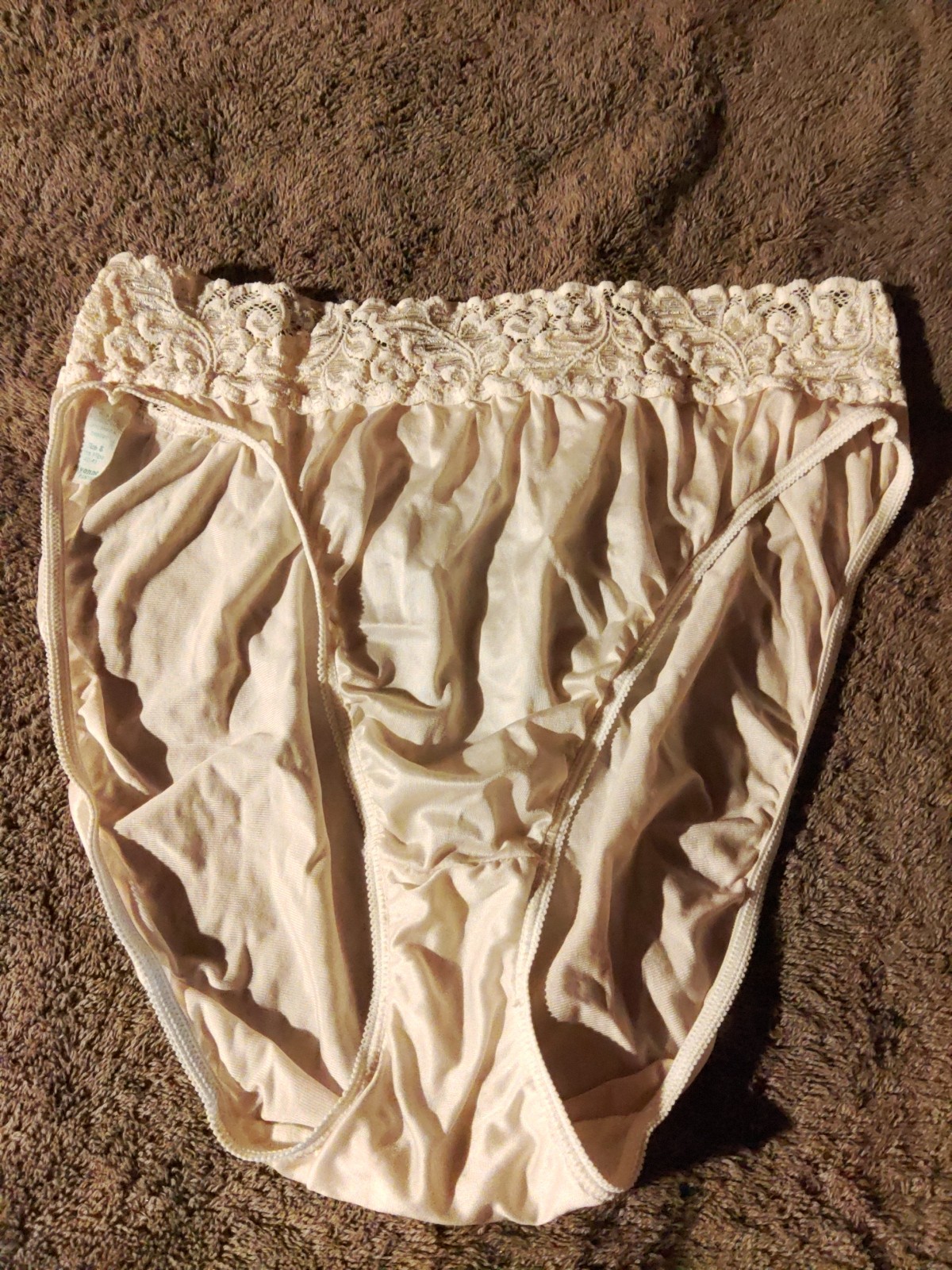 Vintage Myonne Hicut Panties W/Wide Lace Size 8  100% Nylon  Fits Hips 42-43 