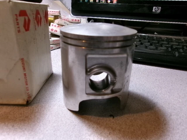 Suzuki RM PE 250 1977-79 pistón estándar 67,00 mm OEM 12110-41600 12110-41603 Foto 3 de 4