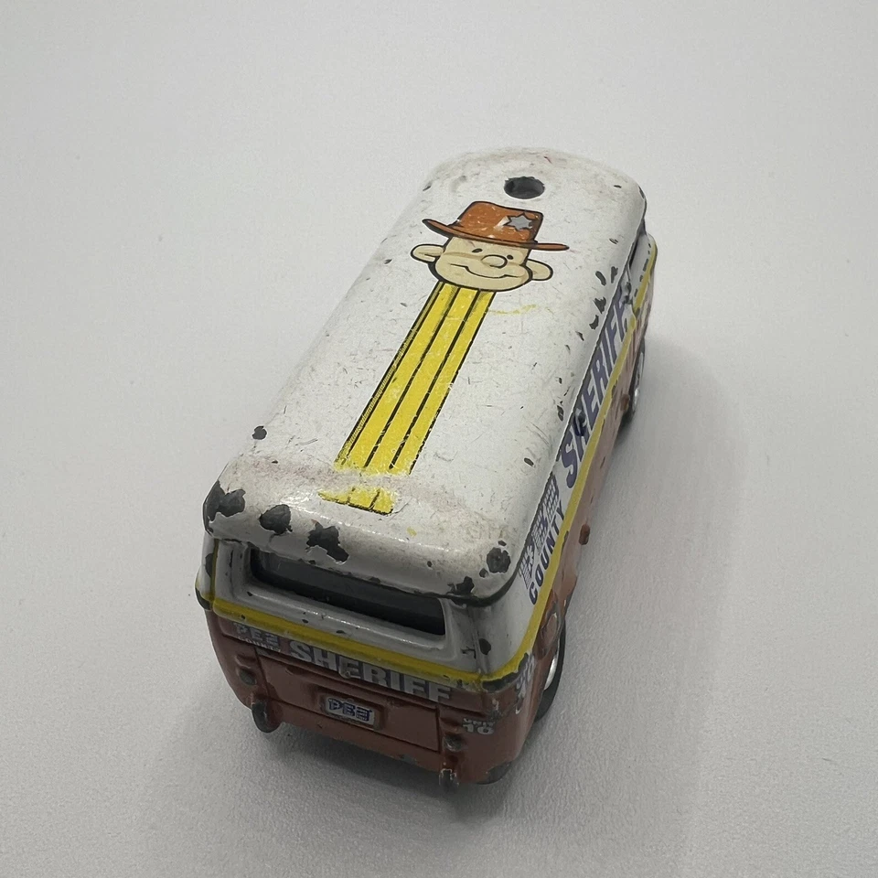 JOHNNY LIGHTNING VOLKSWAGEN BUS PEZ SHERIFF VW BUS WITH REAL RIDERS LOOSE - Image 4 of 4