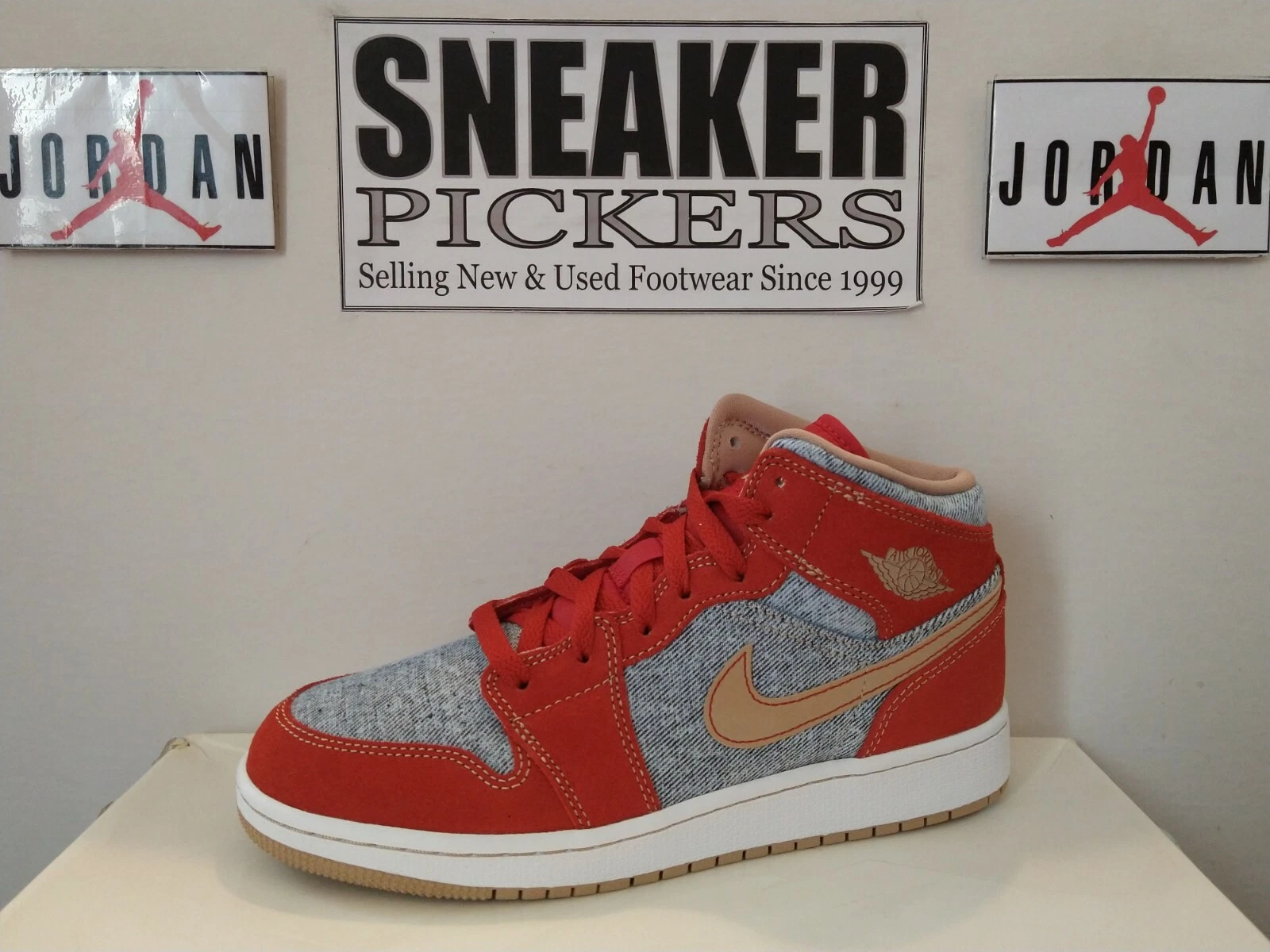 Air Jordan 1 Mid SE GS - Size: 5Y - DM4384 600 - Cinnabar / Hemp - White - NEW !