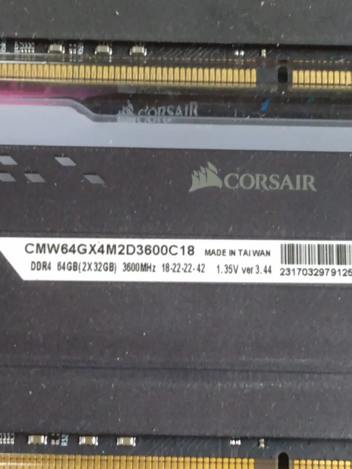 VENGEANCE® RGB PRO 64GB (2 x 32GB) DDR4 DRAM 3600MHz C18 Memory Kit — Black - Image 4 of 4