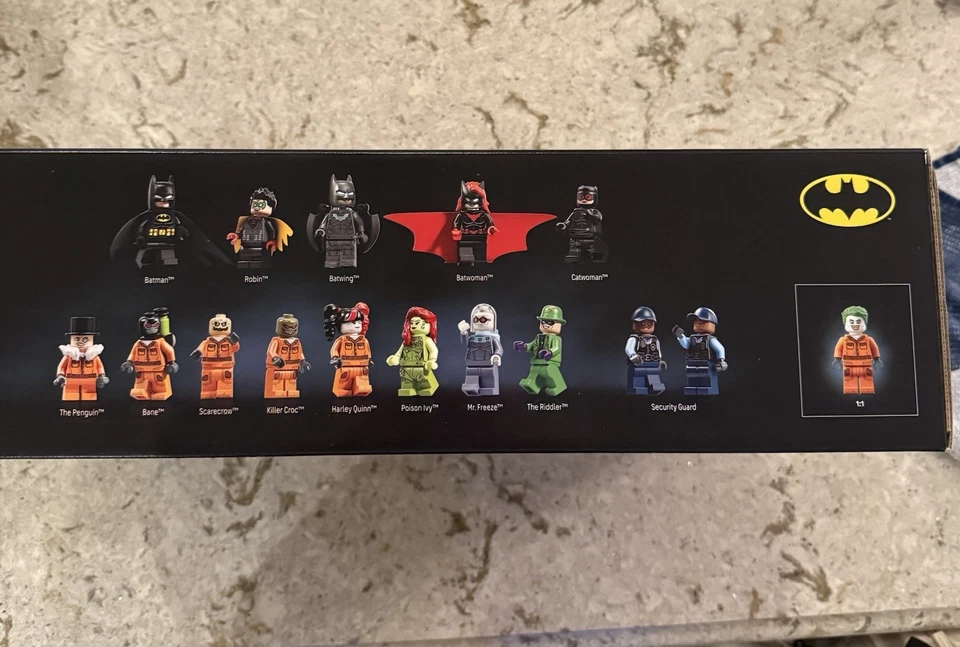 lego 76300 Arkham Asylum DC Batman 2,953 Pieces Brand New Sealed! - Image 3 of 4
