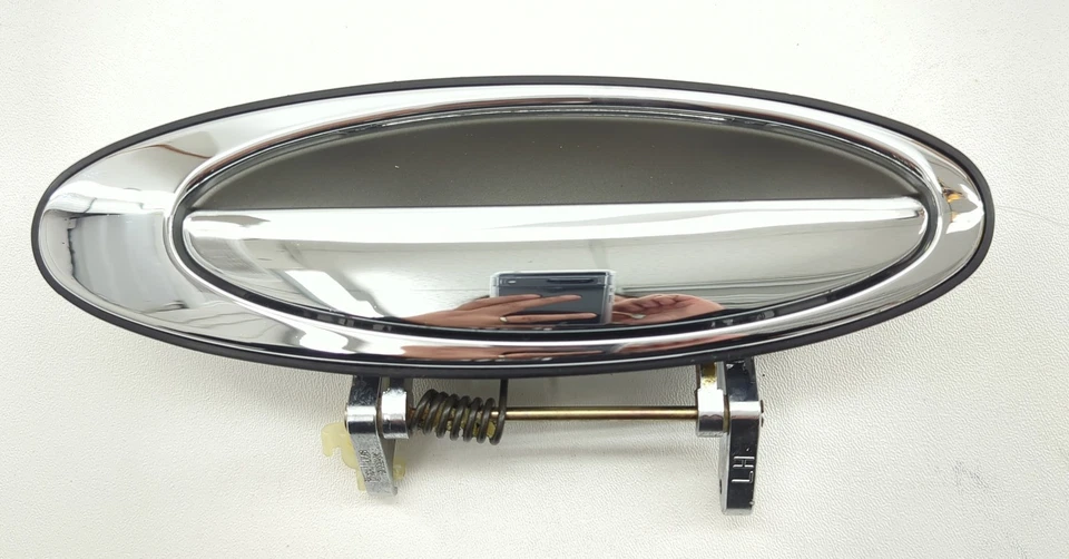 Nueva manija de puerta trasera izquierda genuina OEM 1994-1996 Infiniti Q45 82607-68U12 cromada Foto 2 de 4