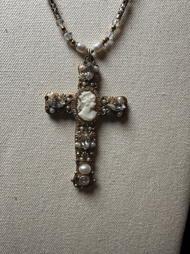 Collar Cruz Camafeo Michal Golán Foto 2 de 4