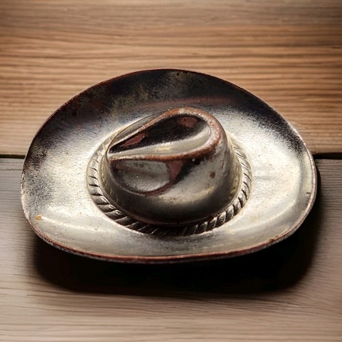 Vintage Western Cowboy Hat Brooch 10 Gallon Stetson Silver Tone Distressed Pin - Picture 2 of 9