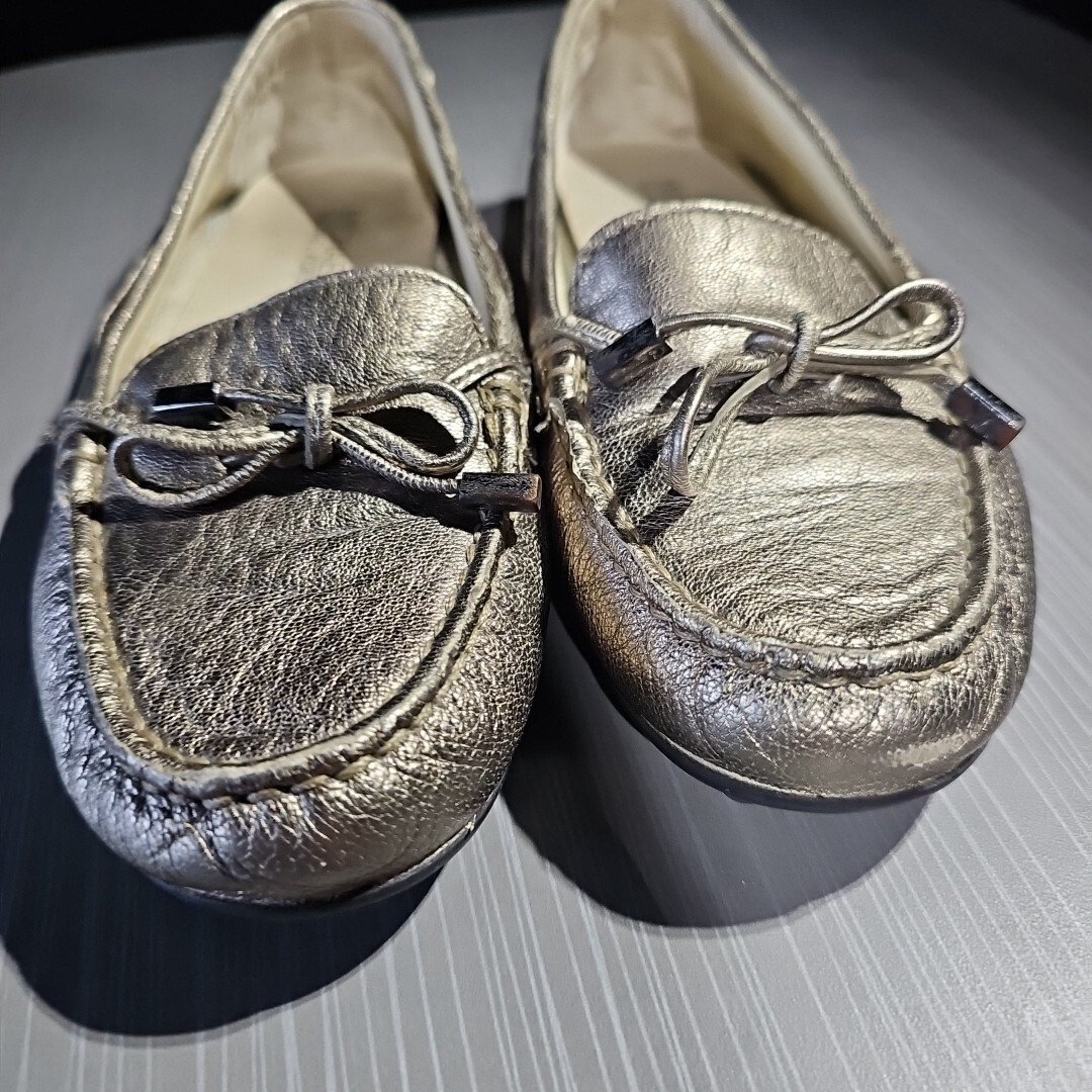 Michael Kors Women's Gold Boat Shoes - Size 6M Great PreOwned Condition thumbnail 3