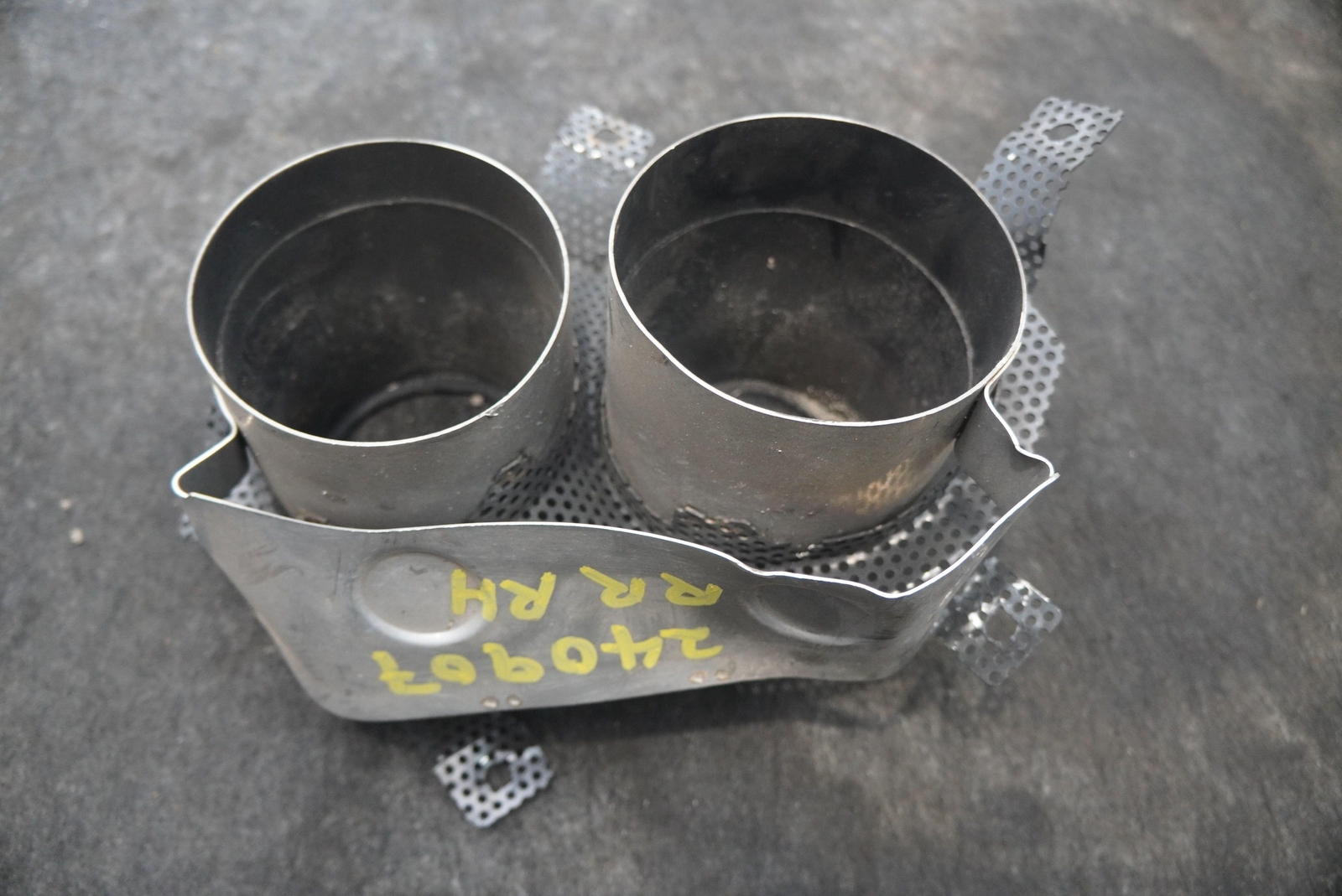 Rear Right Exhaust Tail Pipe End Tip Grille 86090600 Ferrari California T *Note*