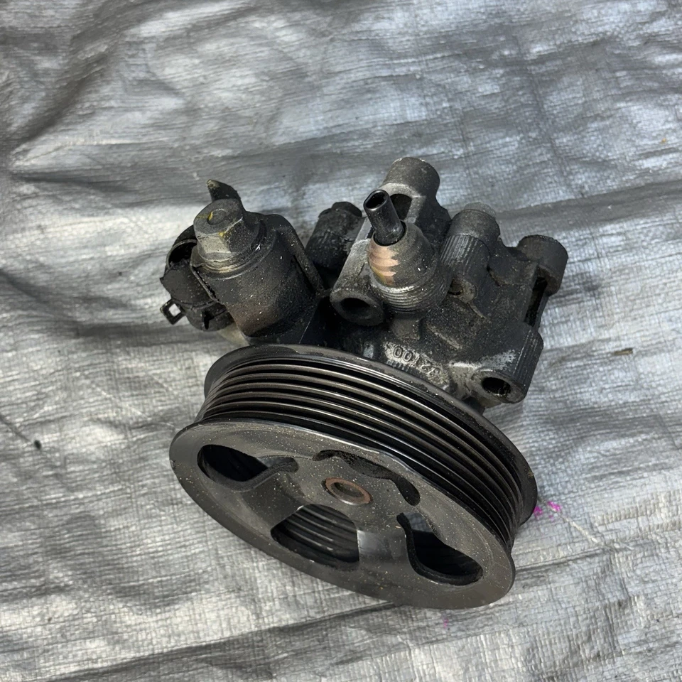 2004 TOYOTA RAV4 2.4L POWER STEERING PUMP ASSEMBLY OEM - Image 2 of 4