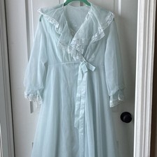 Vintage Shadowline Light Blue Lace Nylon Robe Gown Set Petite