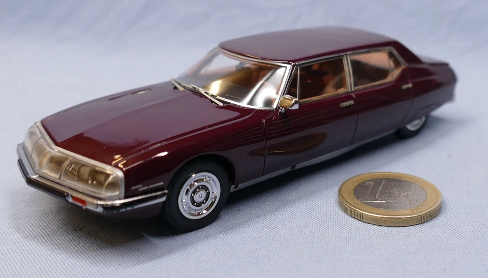 Matrix Scale Models 1/43 réf MX10304-012 : Citroën SM Opéra Chapron de 1971 - Photo 4/4