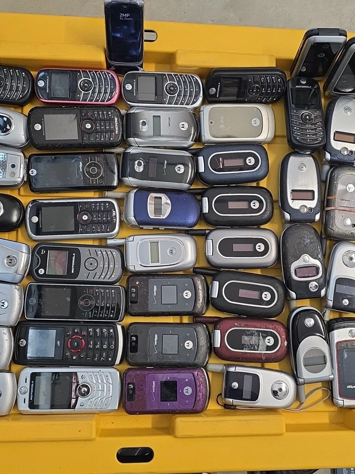 59 Motorola винтажный телефон лот: Motorola бритва, Tracfone, GSM, разблокированный, 2G, 3G - Изображение 4 из 4