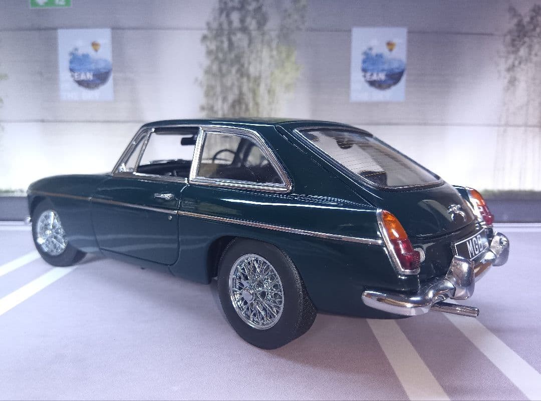 Junk AUTOart 1/18 MGB GT Coupe Mk II Green Diecast Model Car | eBay
