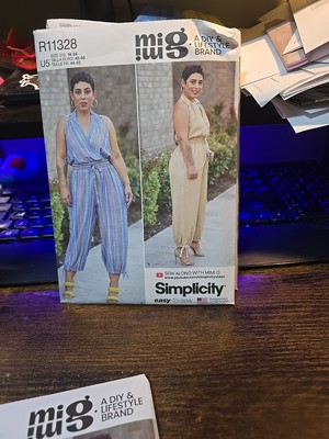 Simplicity R11328 Step-In Jumpsuit w Surplice Halter Neckline Sz 16-24 UC S9480