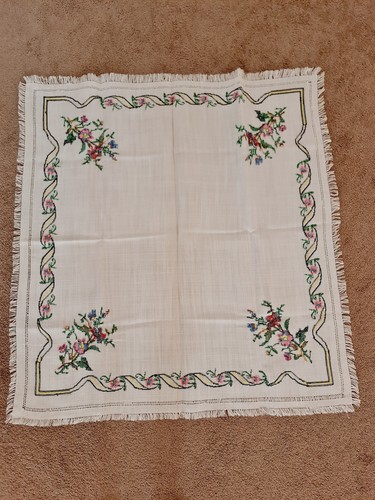 Tablecloth square doily cross stitch floral white Vintage - Picture 8 of 20