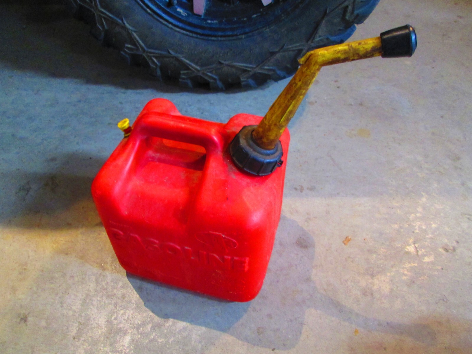 Vintage Chilton P20 Pre Ban Vented 2 Gallon Gas Can. Cuisine reunionnaise