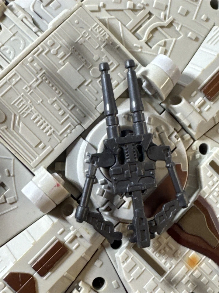 2006 Transformers Star Wars Millennium Falcon Works w Figures No Missiles Dish - Image 4 of 4
